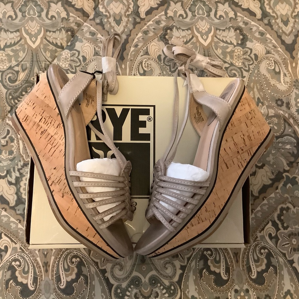 NWB Frye Carlie Strappy Taupe Wedge Sandal Sz 9.5M